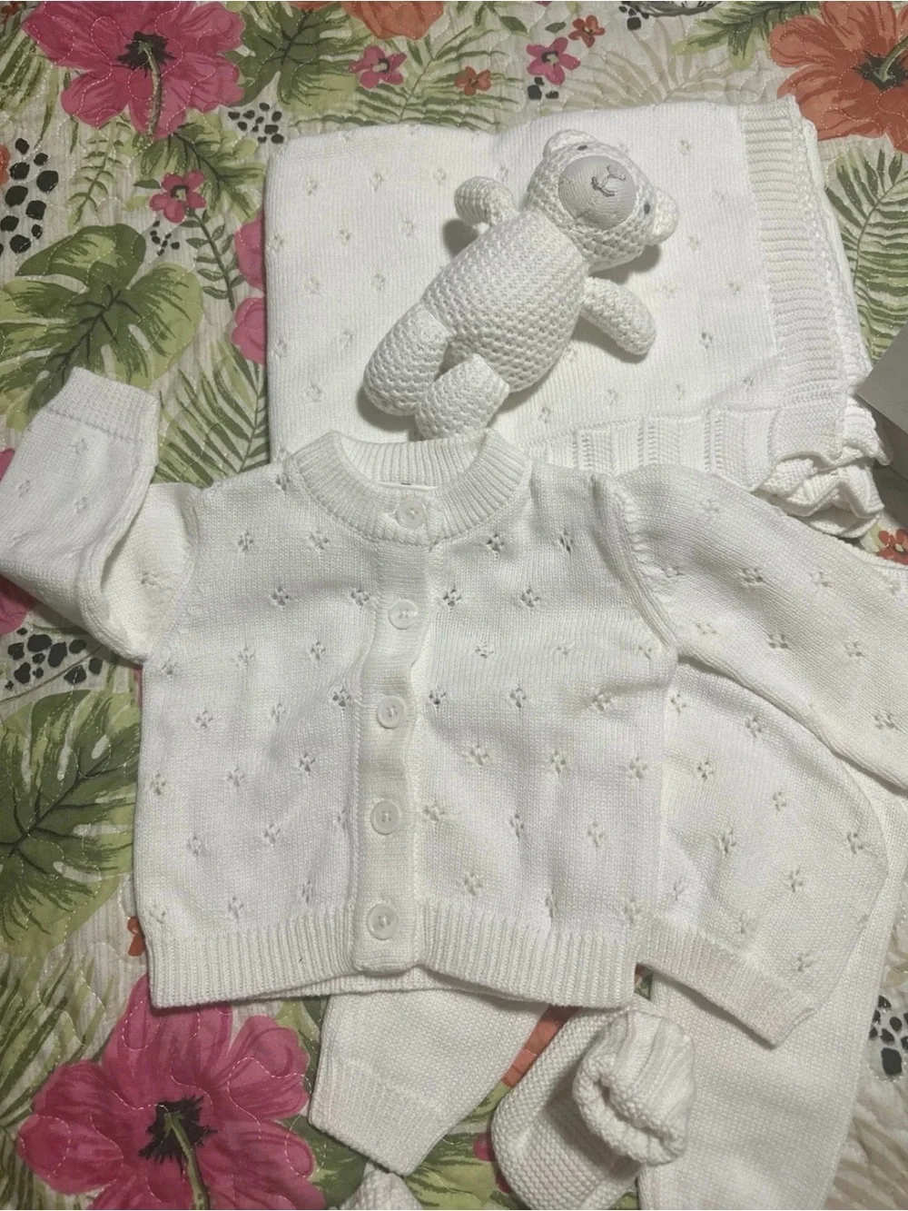Loomsake 6-Piece Pointelle Sweater Gift Set 0-3 Months